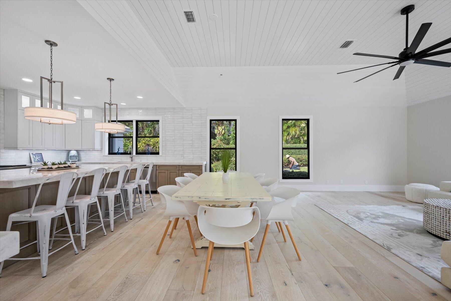 JUPITER HILLS VILLAGE - Residential