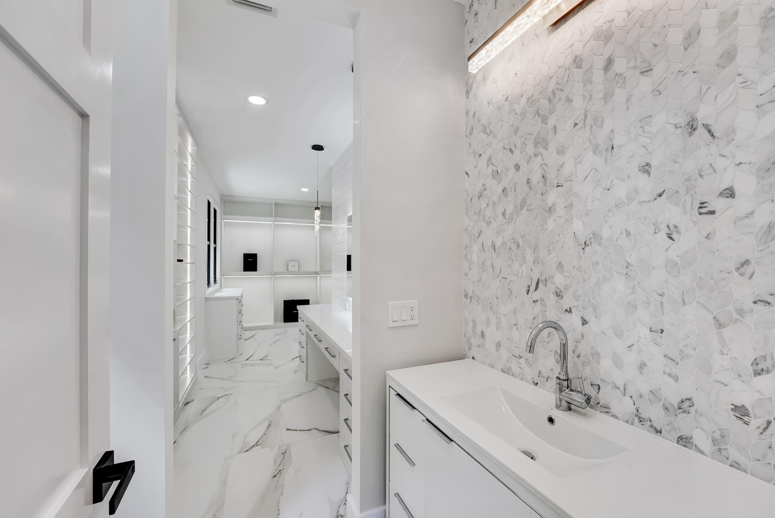 JUPITER HILLS VILLAGE - Residential