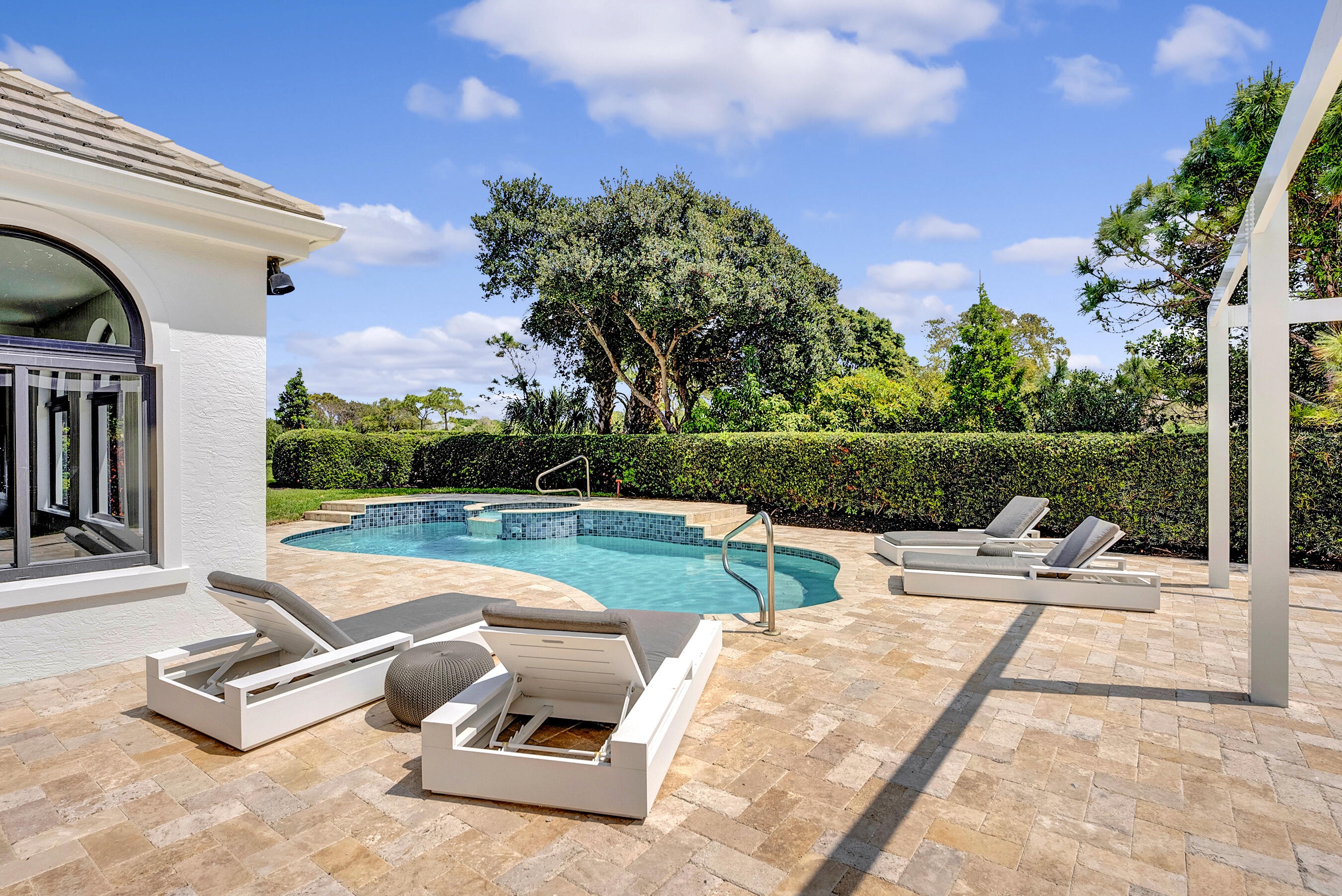 JUPITER HILLS VILLAGE - Residential