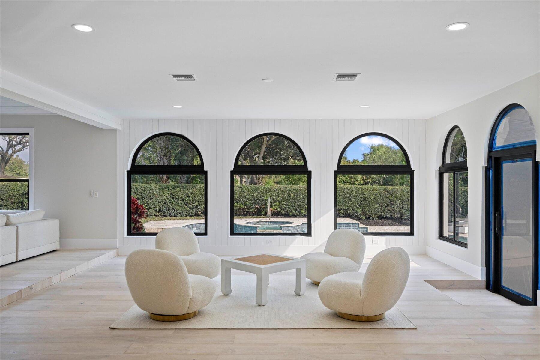 JUPITER HILLS VILLAGE - Residential