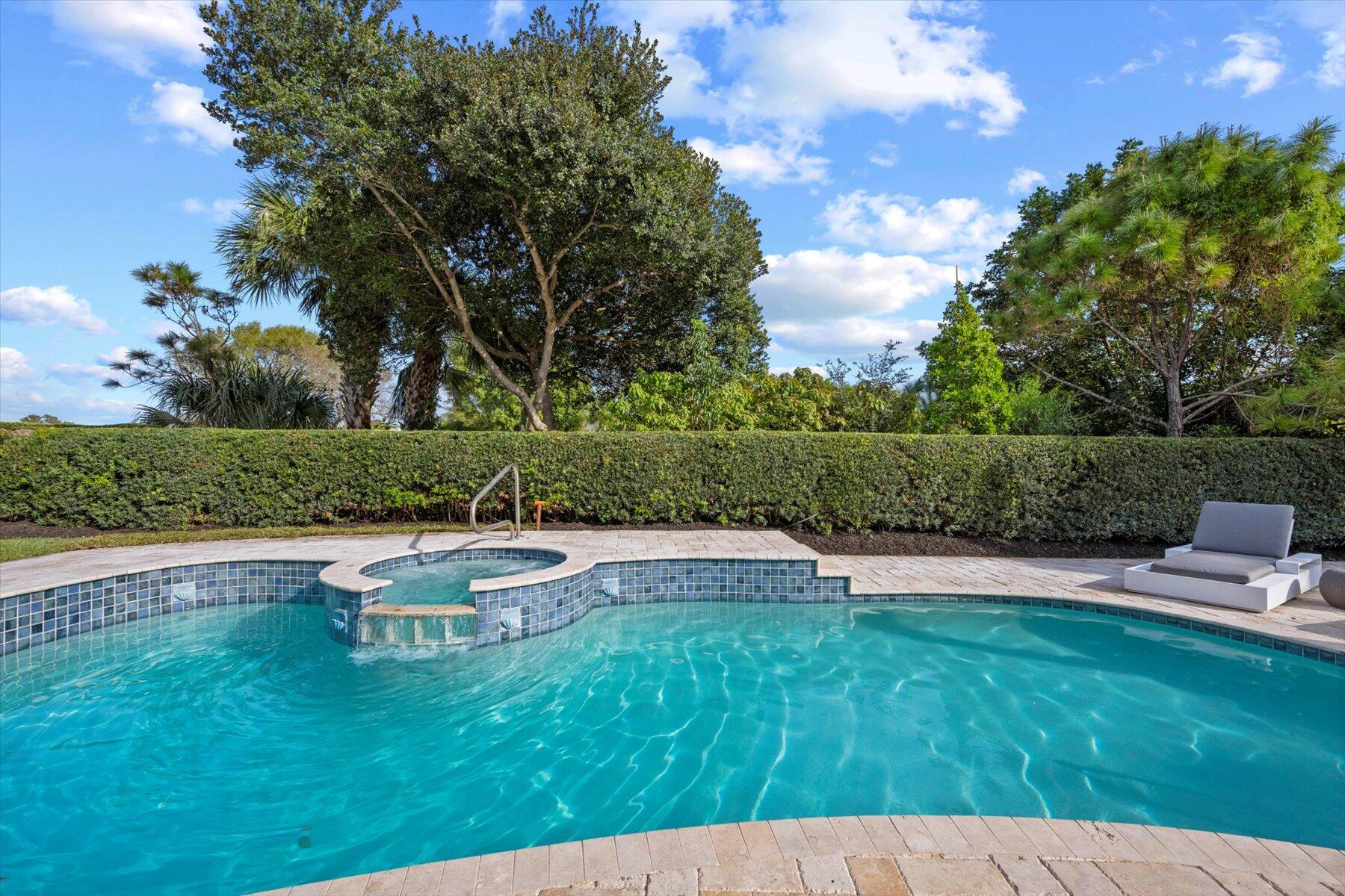 JUPITER HILLS VILLAGE - Residential