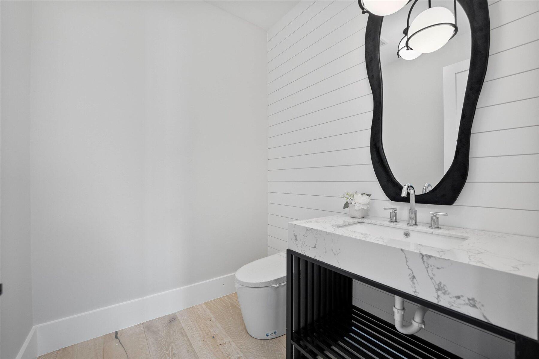 JUPITER HILLS VILLAGE - Residential