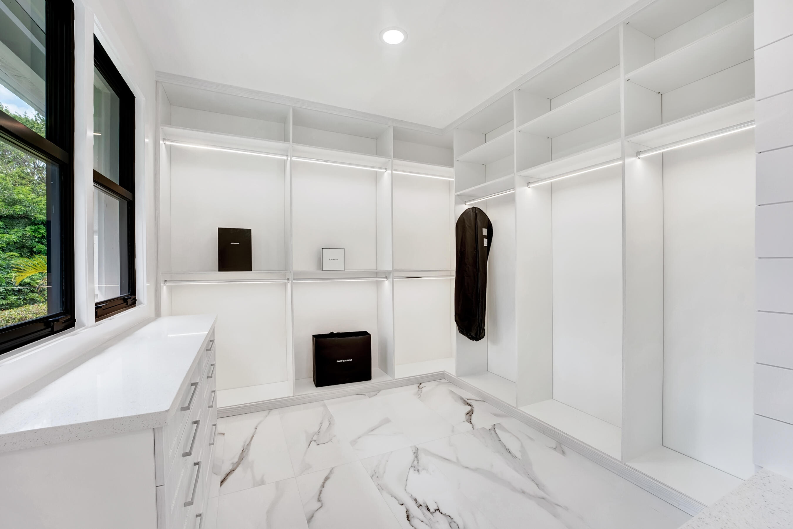 JUPITER HILLS VILLAGE - Residential