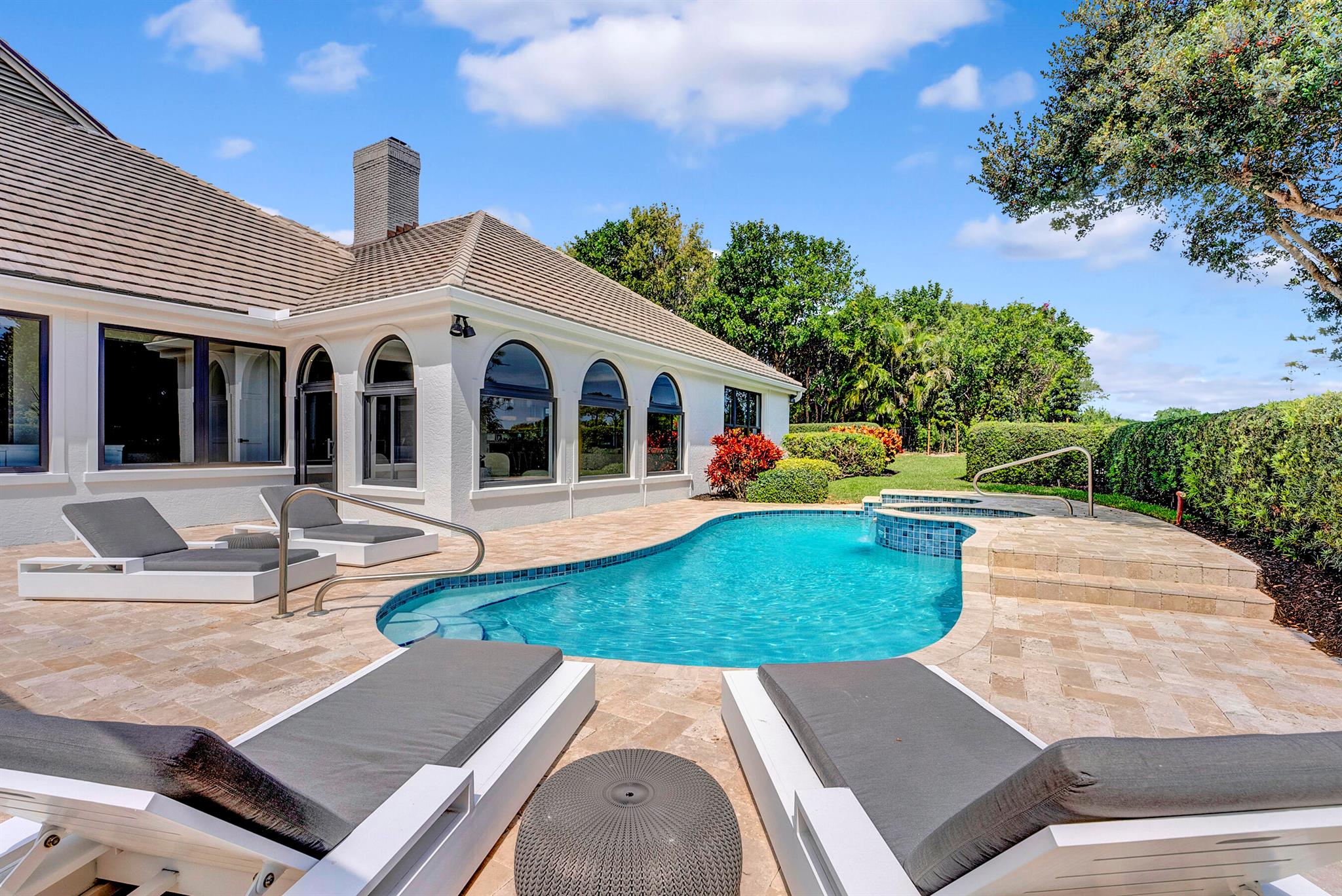JUPITER HILLS VILLAGE - Residential