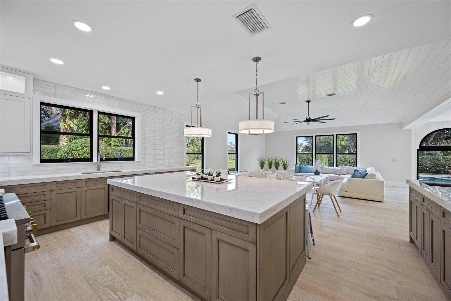 JUPITER HILLS VILLAGE - Residential