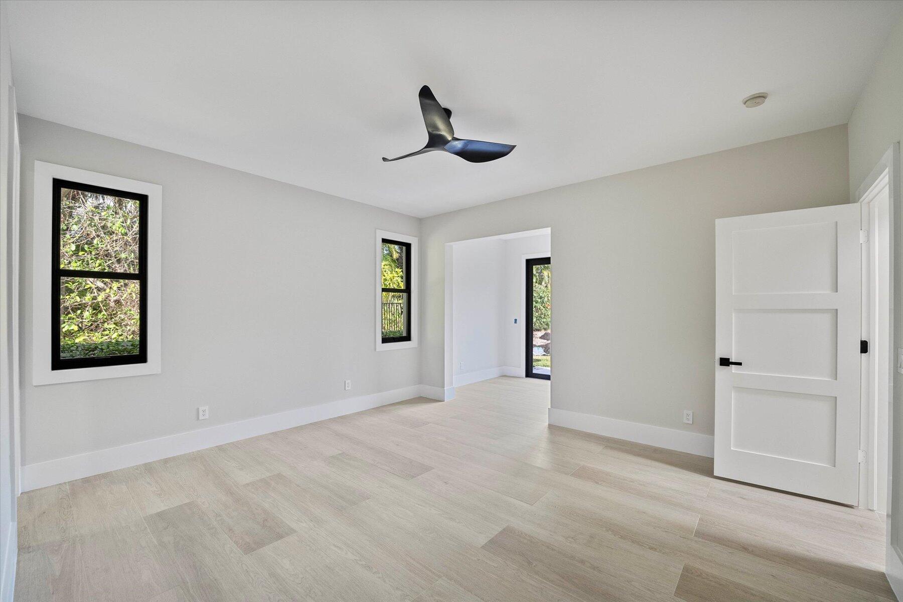 JUPITER HILLS VILLAGE - Residential