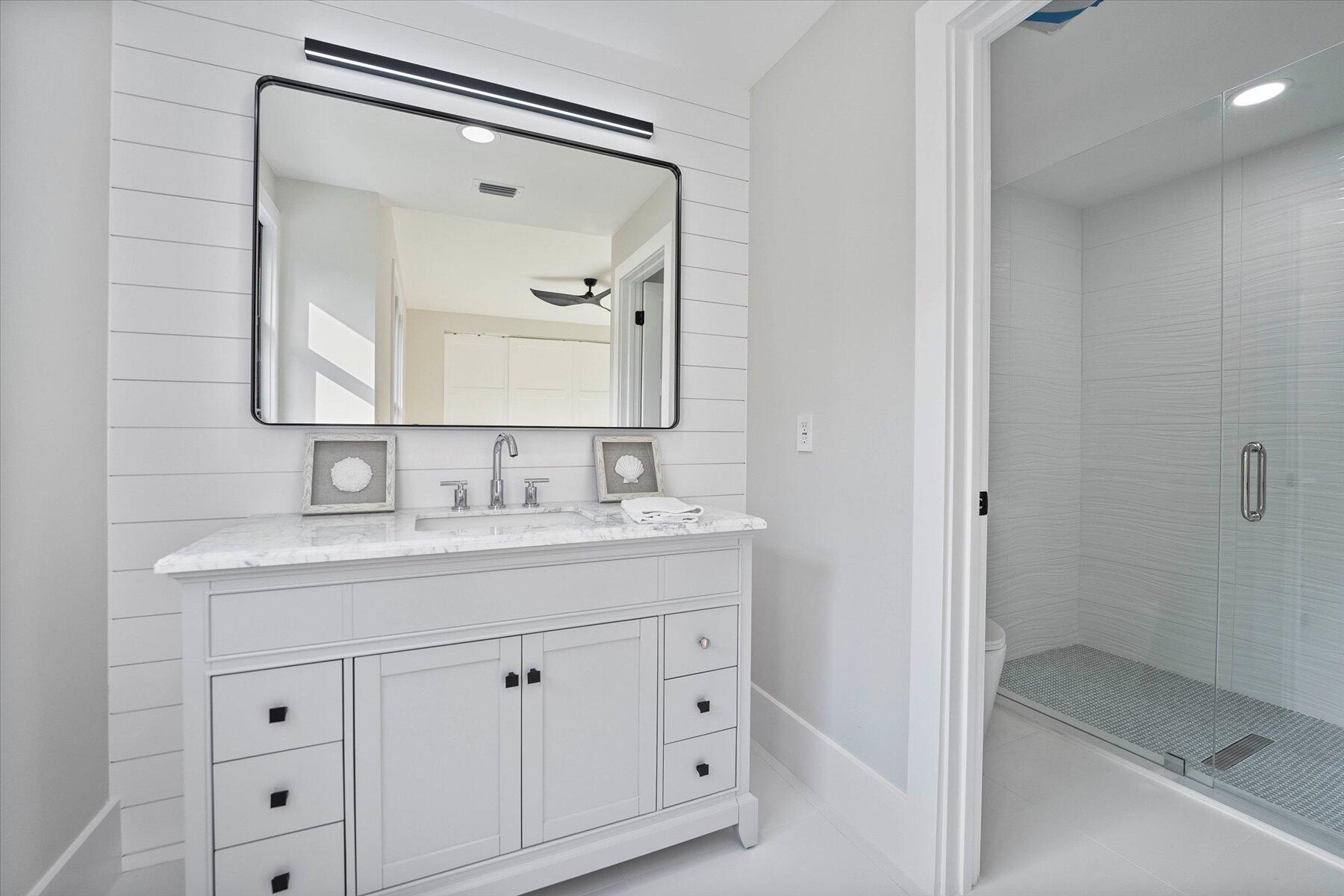 JUPITER HILLS VILLAGE - Residential