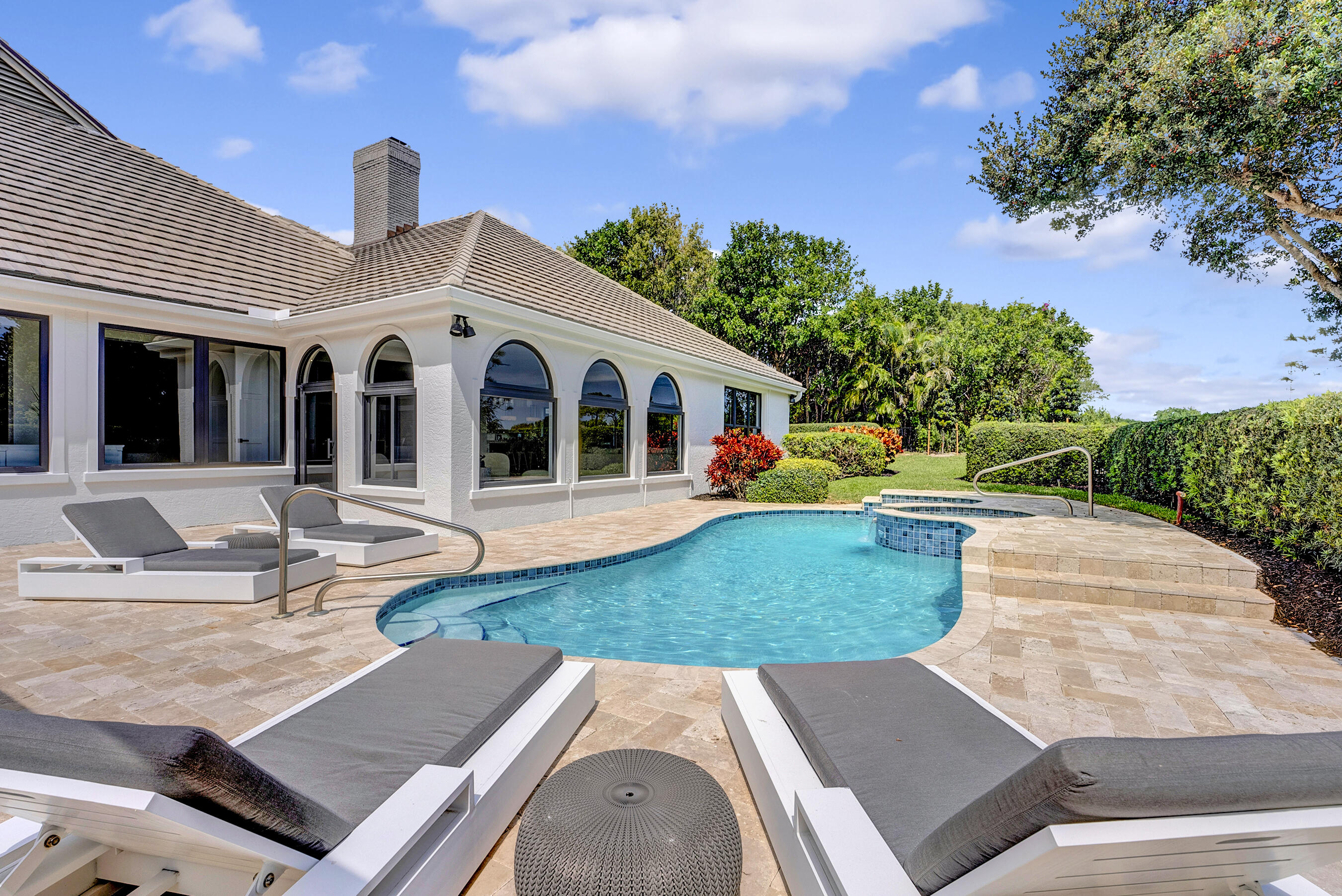 JUPITER HILLS VILLAGE - Residential