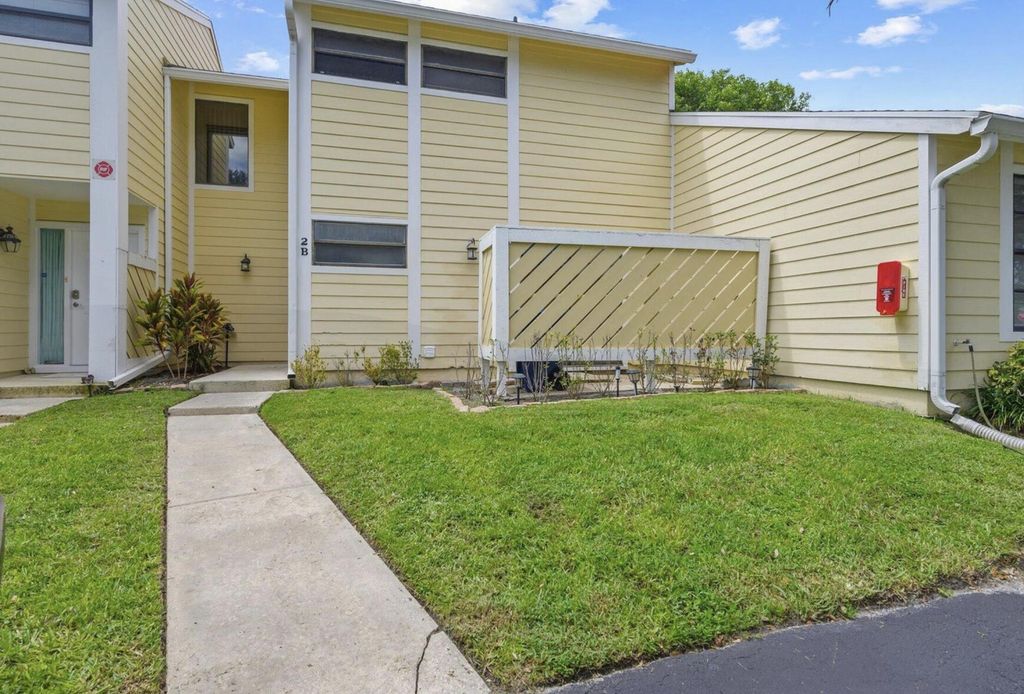 Photo of 402 Lakewood Court #2b, Jupiter, FL 33458 (MLS # B26024864)
