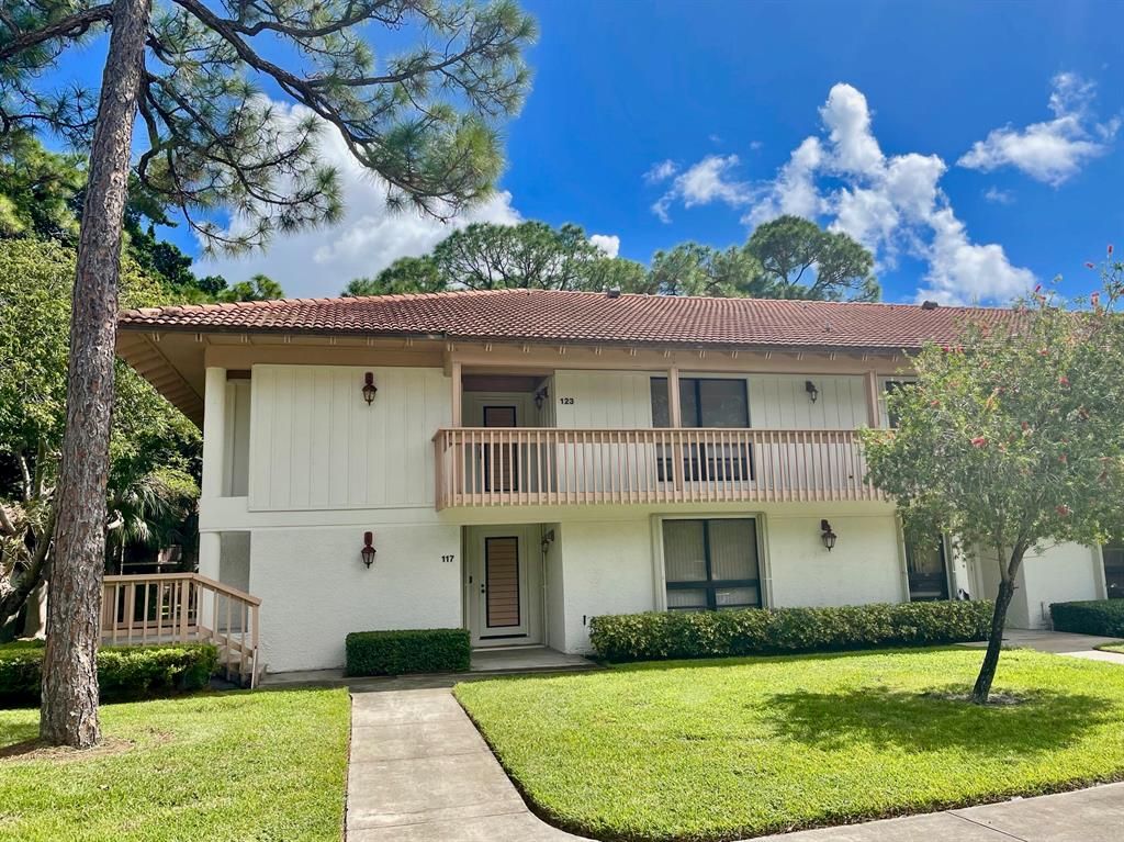 Photo of 123 Brackenwood Road, Palm Beach Gardens, FL 33418 (MLS # R10756561)