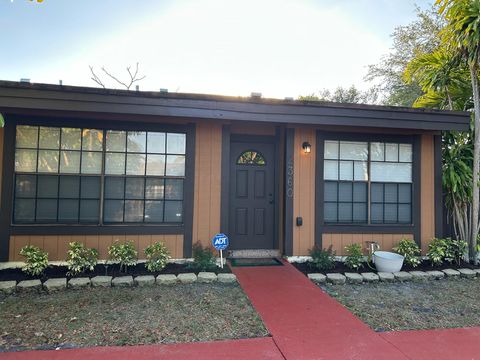 2360 Croton Ct 2630 Pembroke Pines FL 33026