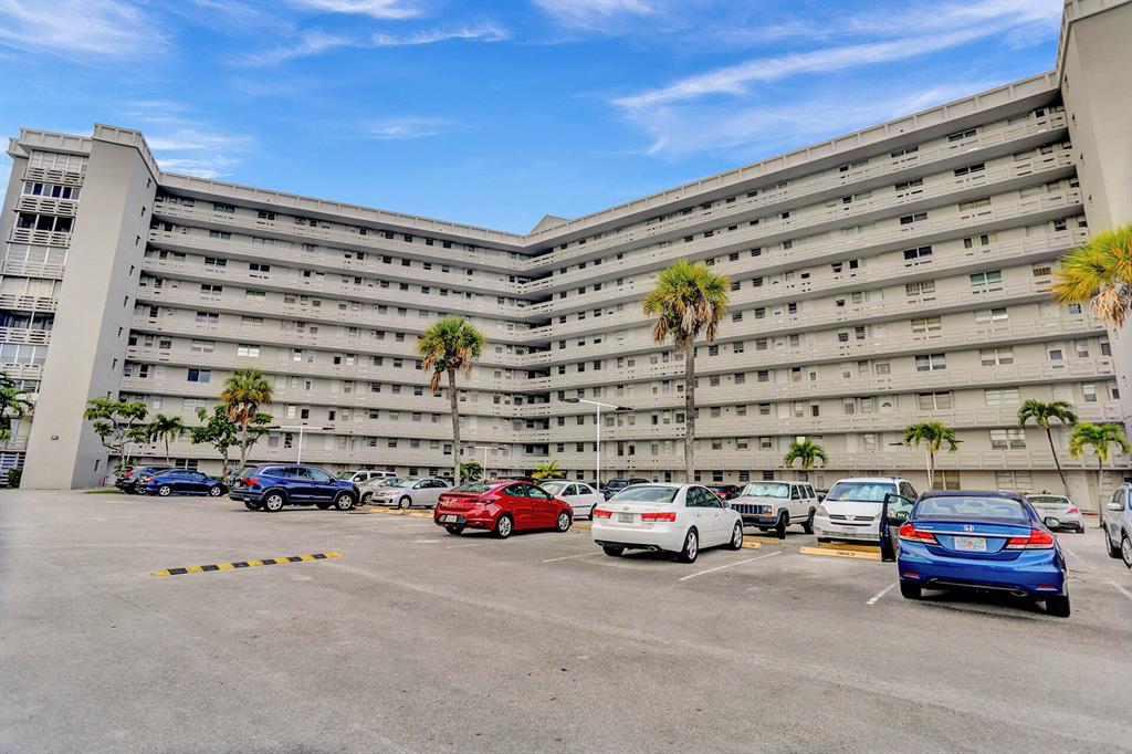 1/1.5 55+ older community. Entire condo freshly painted and updated countertops in bathrooms and kitchen. Walking distance to Supermarket, Restaurants, Banks, Gym, Shopping. Only 5 minutes to I-95, 10 minutes to Aventura Mall and 15 minutes to the Beach! No Renting and no pets. The building features 2 outdoor pools, gym, on-site maintenance, elevators, parking, guest parking, clubhouse room, storage, library, elevator and tons more. THERE IS A SPECIAL ASSESSMENT OF $106.75 UNTIL DECEMBER 2023. MONTHLY CONDO ASSOCIATION IS $342.26