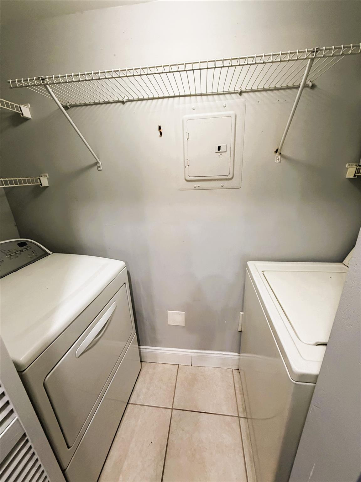 CARRINGTON AT COCONUT CRE - Residential Lease