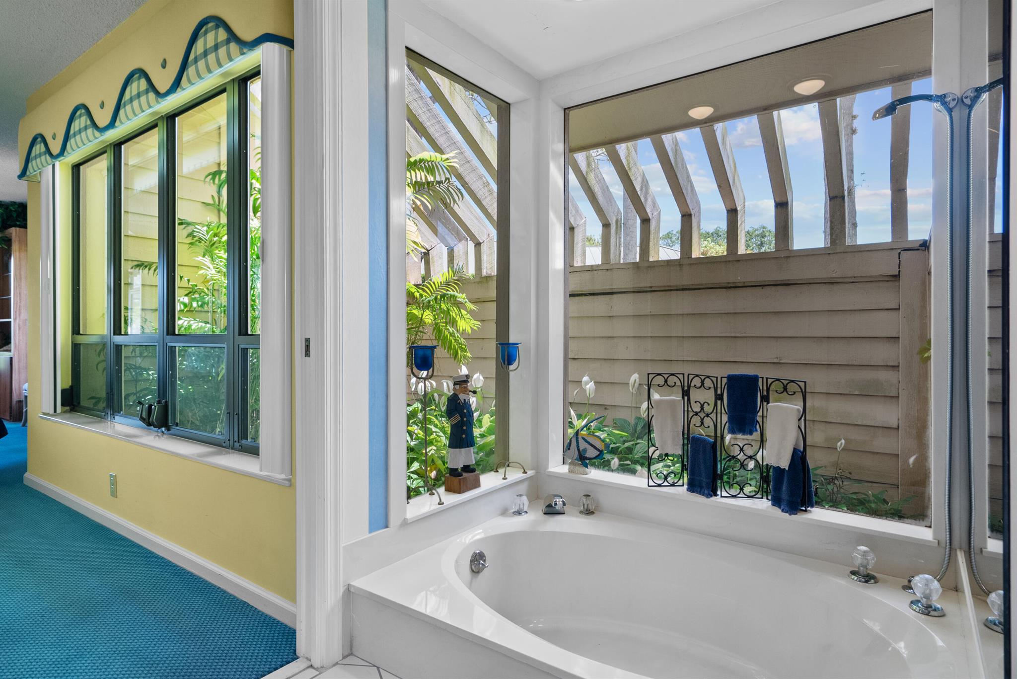 MARINER SANDS COUNTRY CLUB - Residential