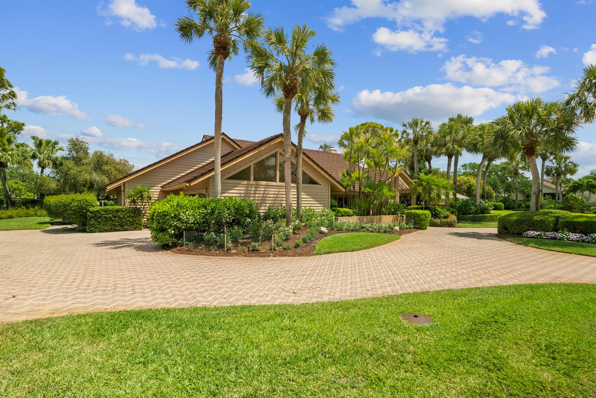 MARINER SANDS COUNTRY CLUB - Residential