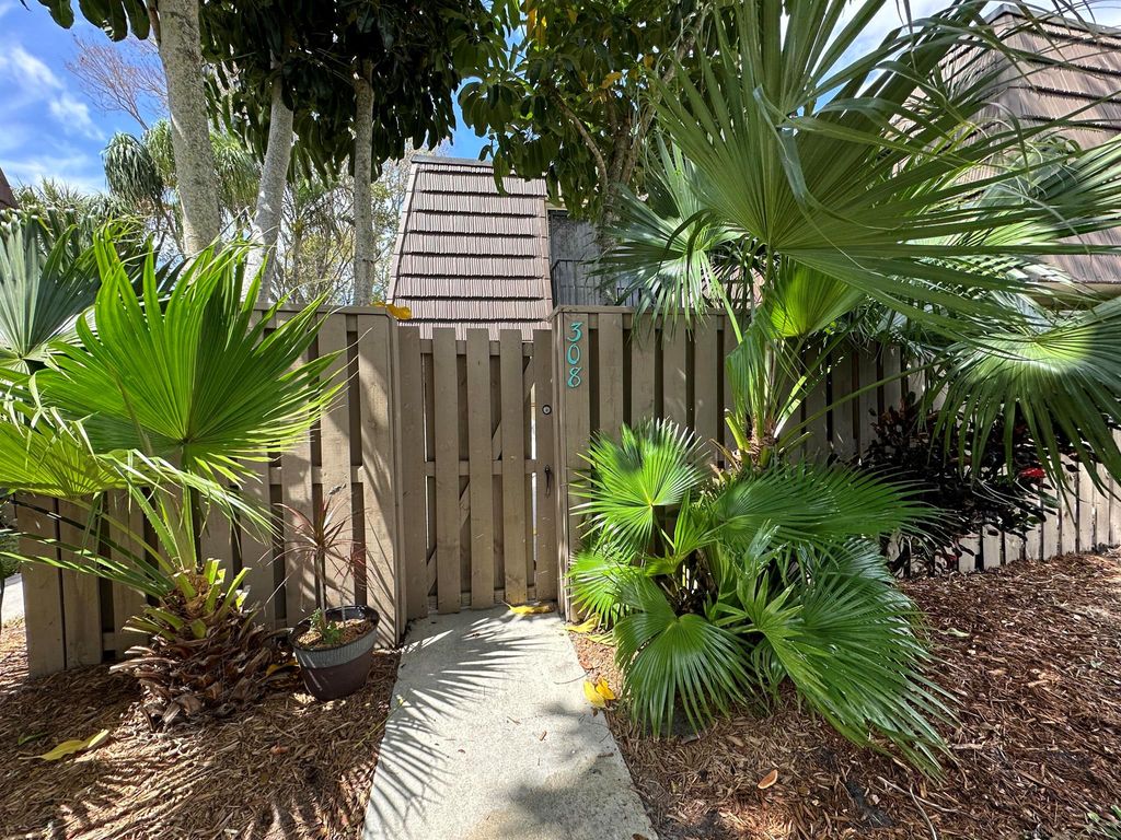 Photo of 308 3rd Court, Palm Beach Gardens, FL 33410 (MLS # R11087037)