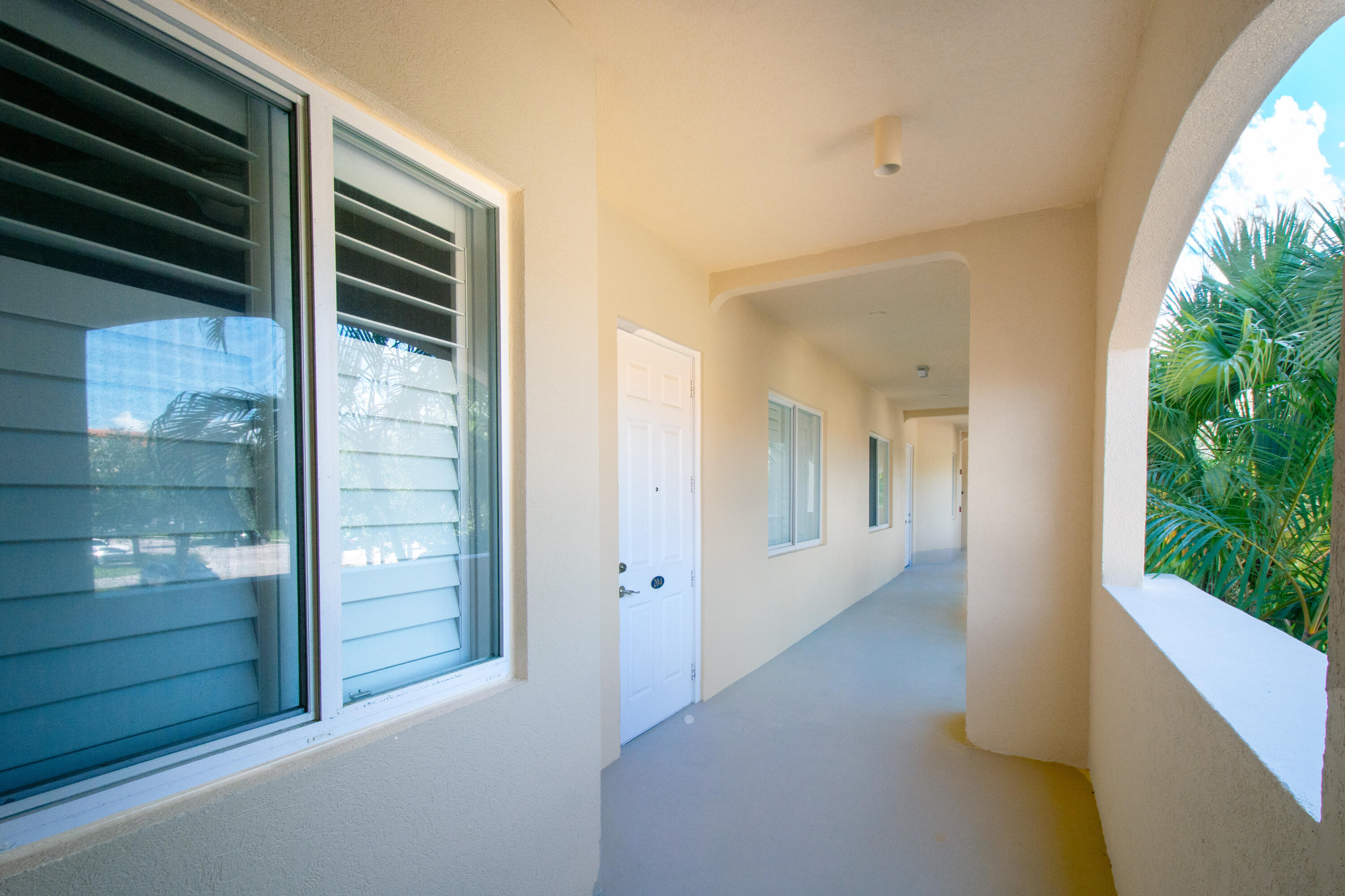22 Harbour Isle Drive W 204