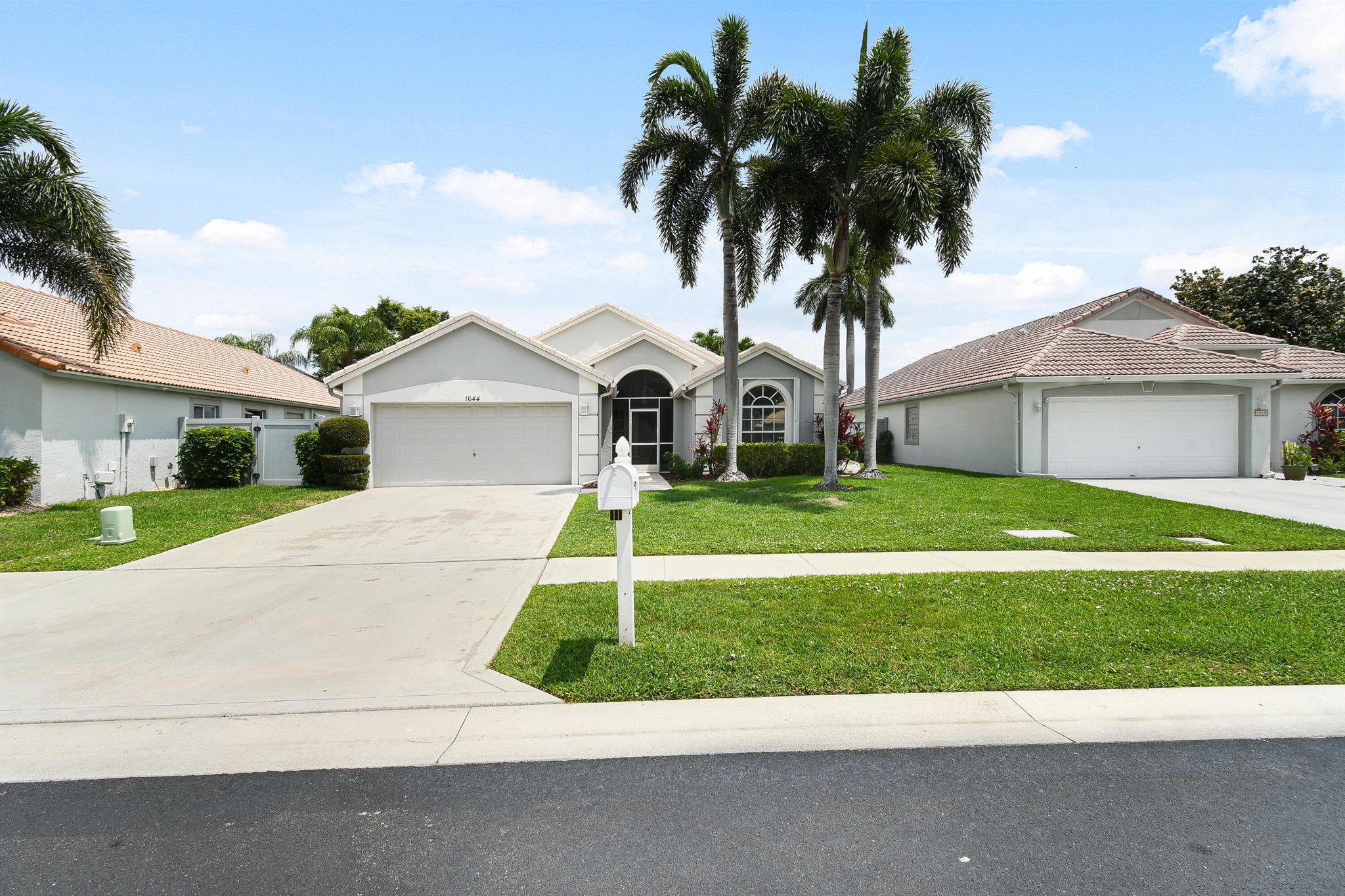 1644 Oak Berry Circle