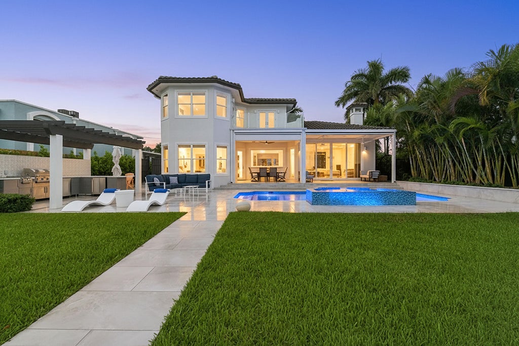 Photo of 3 Lakeside Palms Court, Lake Worth Beach, FL 33460 (MLS # B26072185)