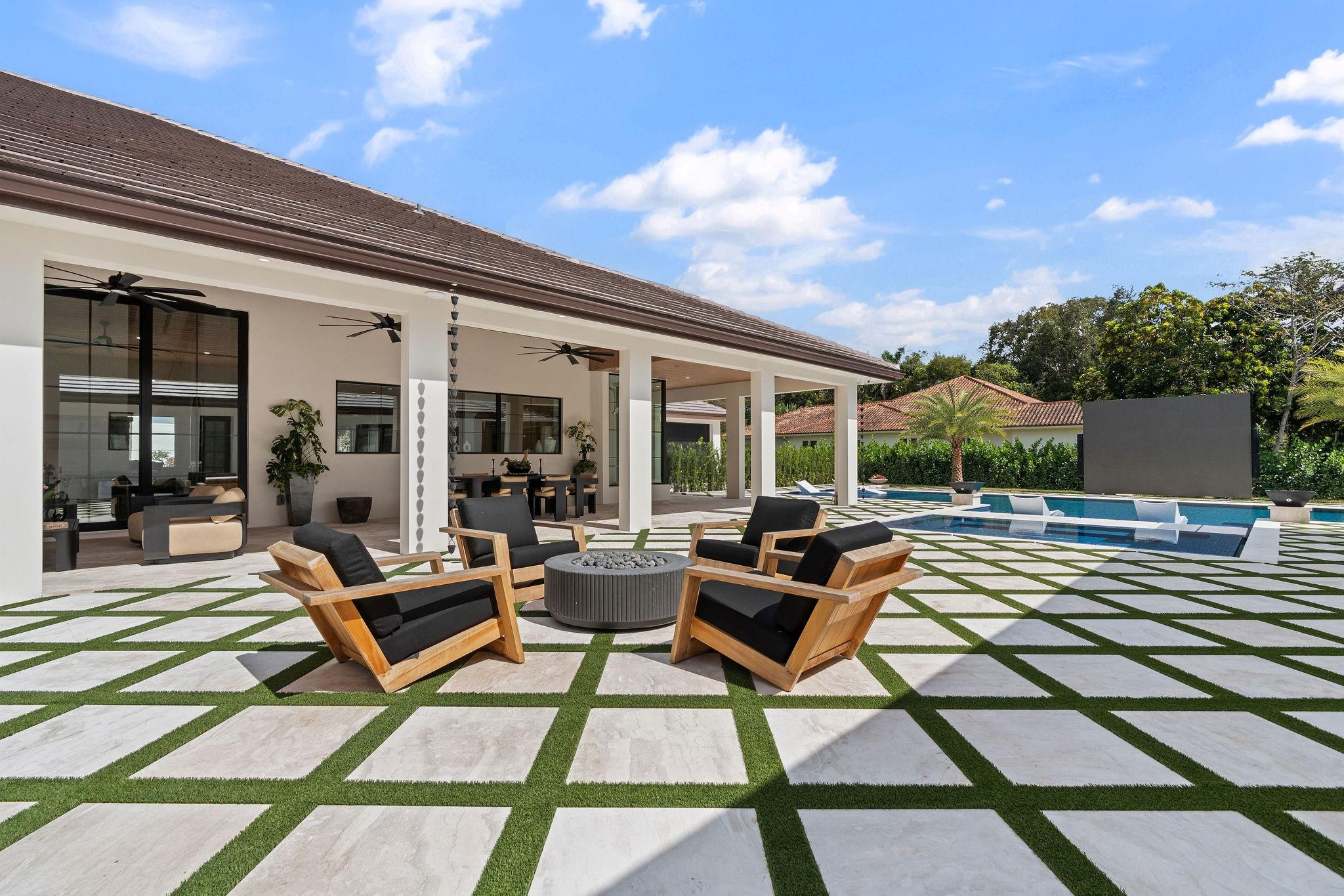 SUNSHINE RANCHES - Residential