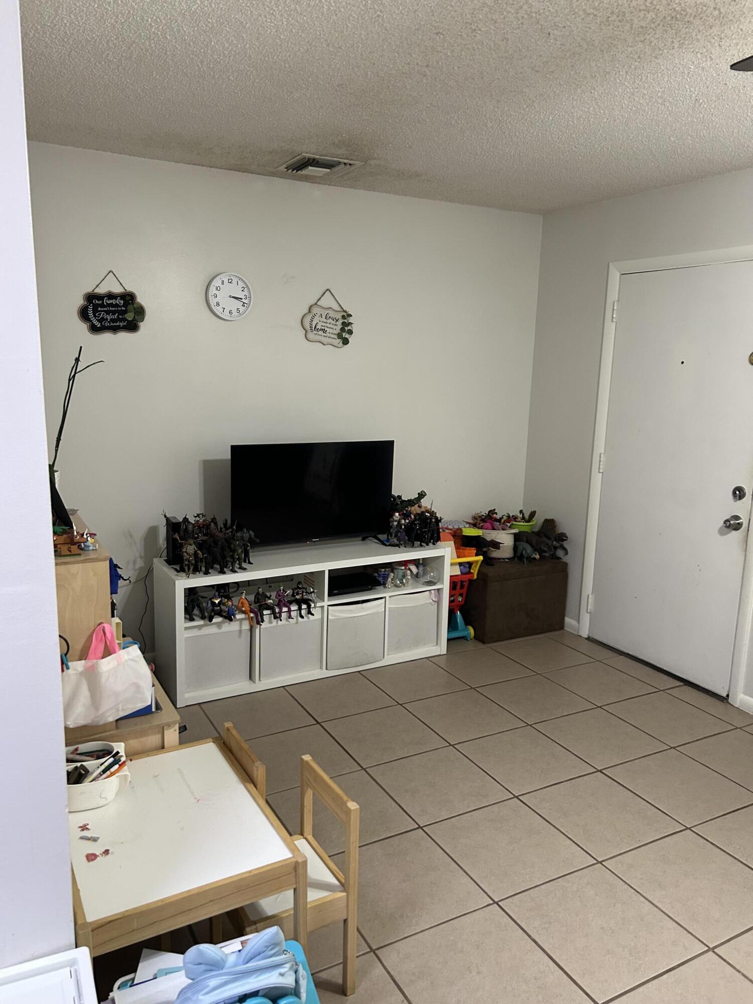 IMPERIAL APARTMENT CONDO - Residential