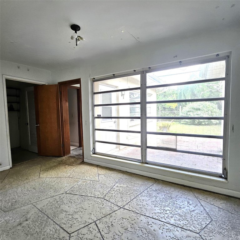 PLANTATION COURT - Residential