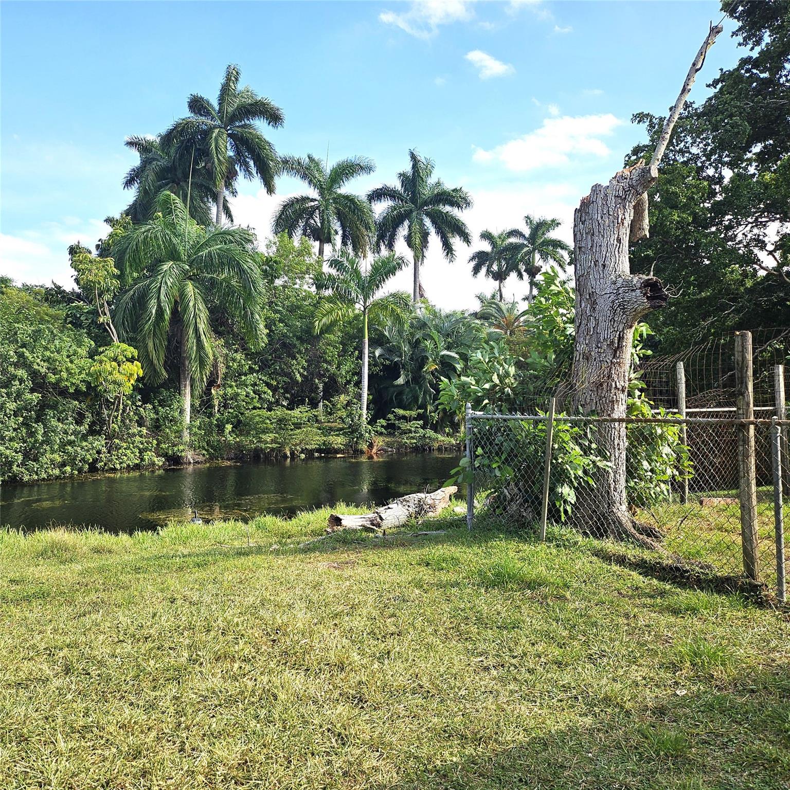 PLANTATION COURT - Residential