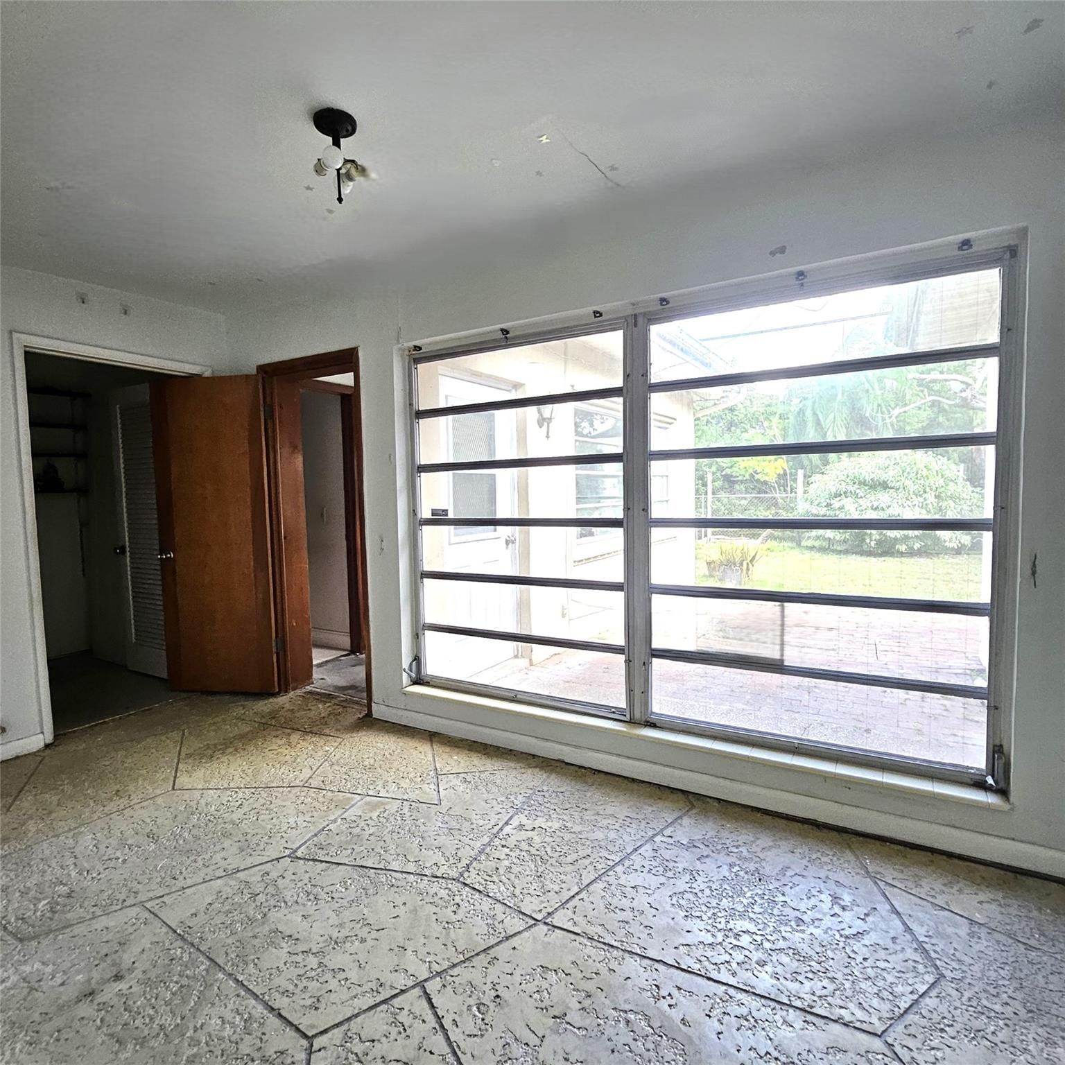 PLANTATION COURT - Residential