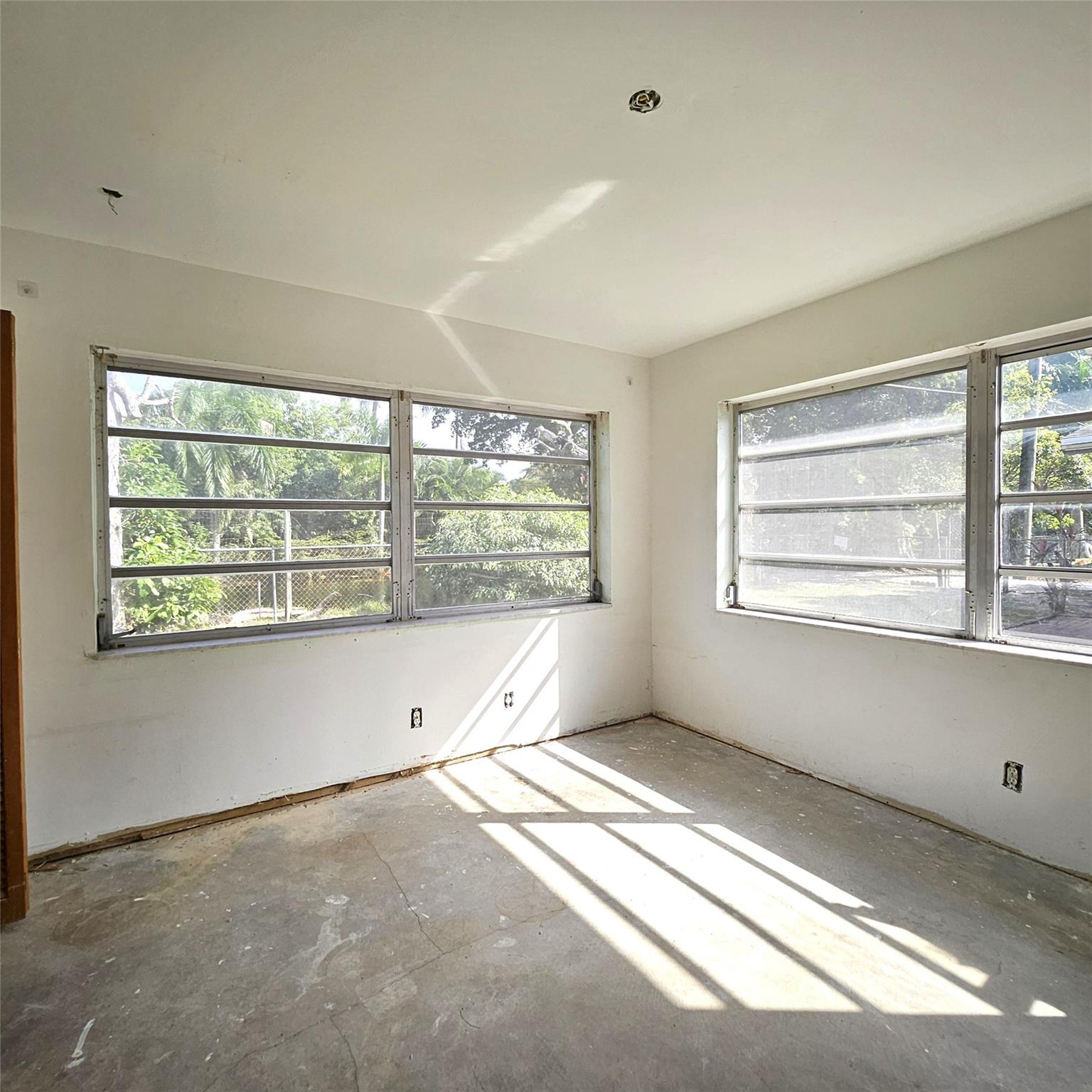 PLANTATION COURT - Residential