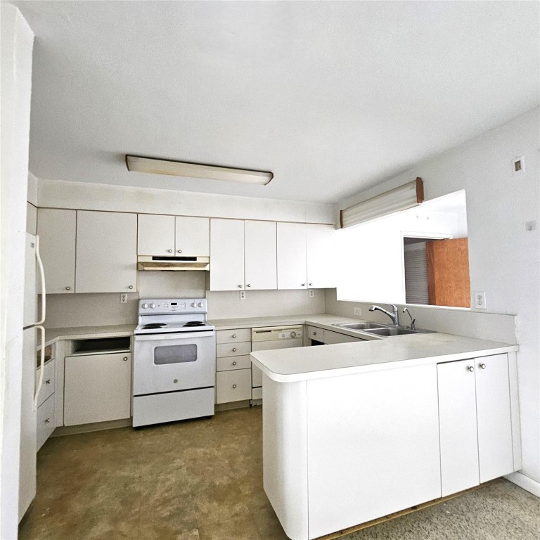 PLANTATION COURT - Residential