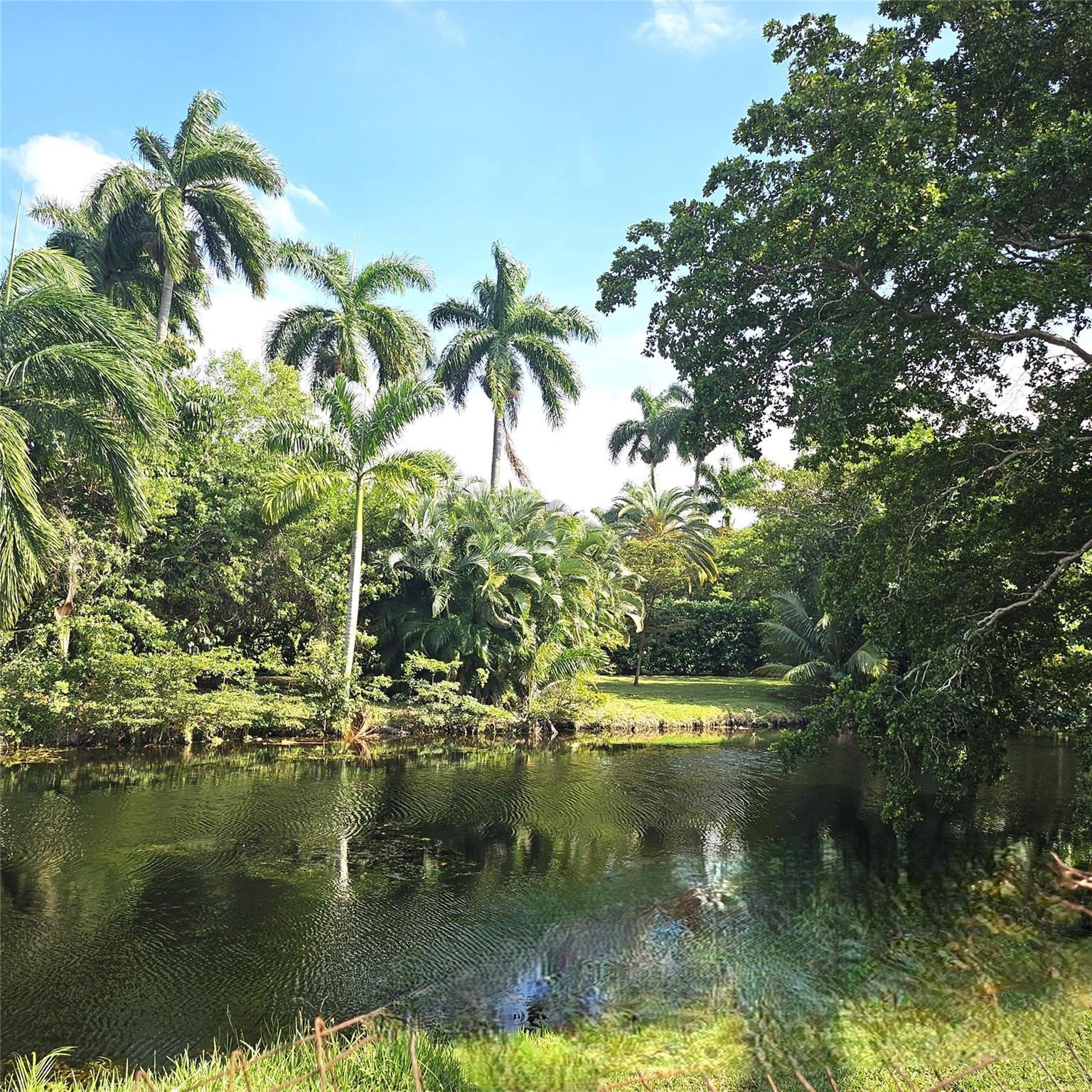 PLANTATION COURT - Residential