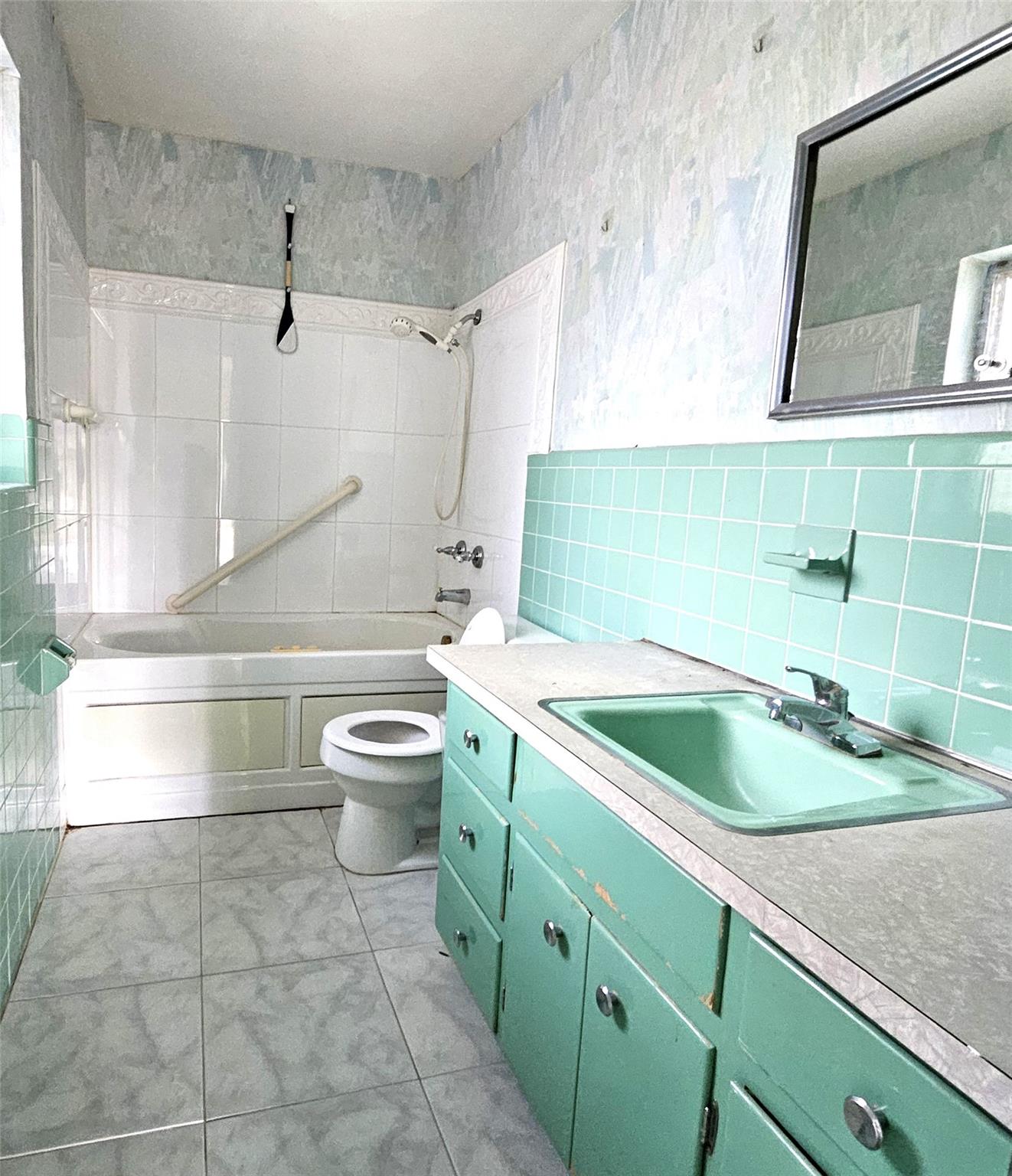 PLANTATION COURT - Residential