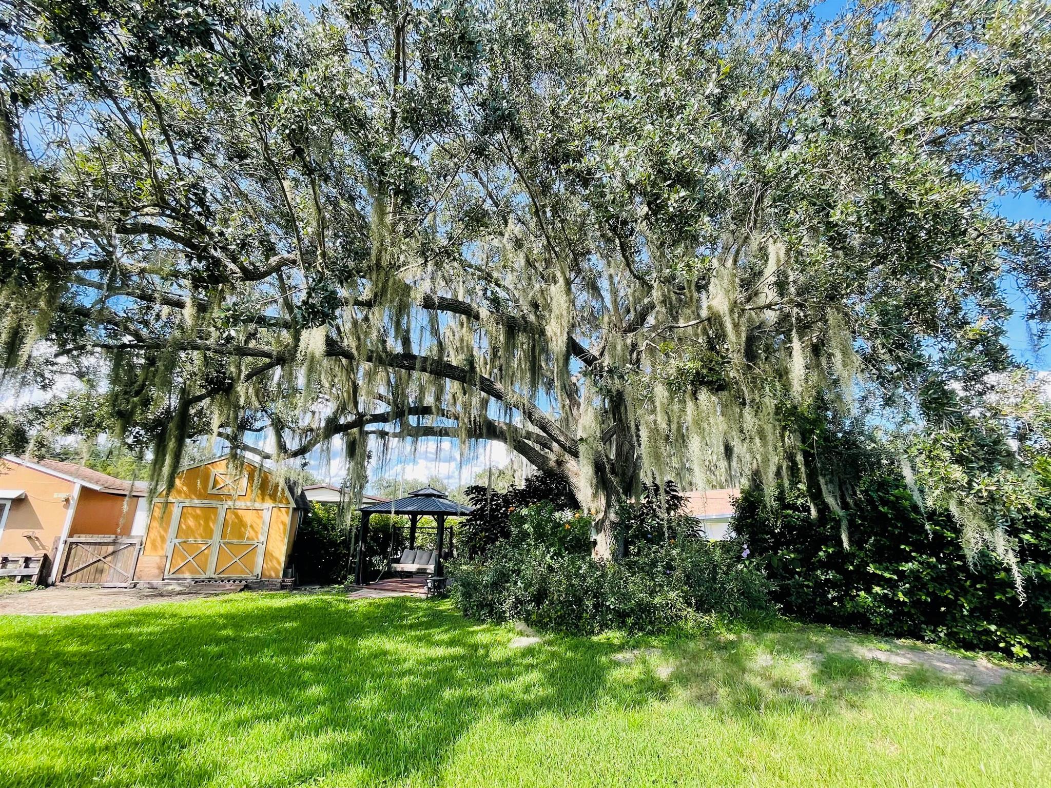 HIGHLANDS PARK EST SEC F - Residential