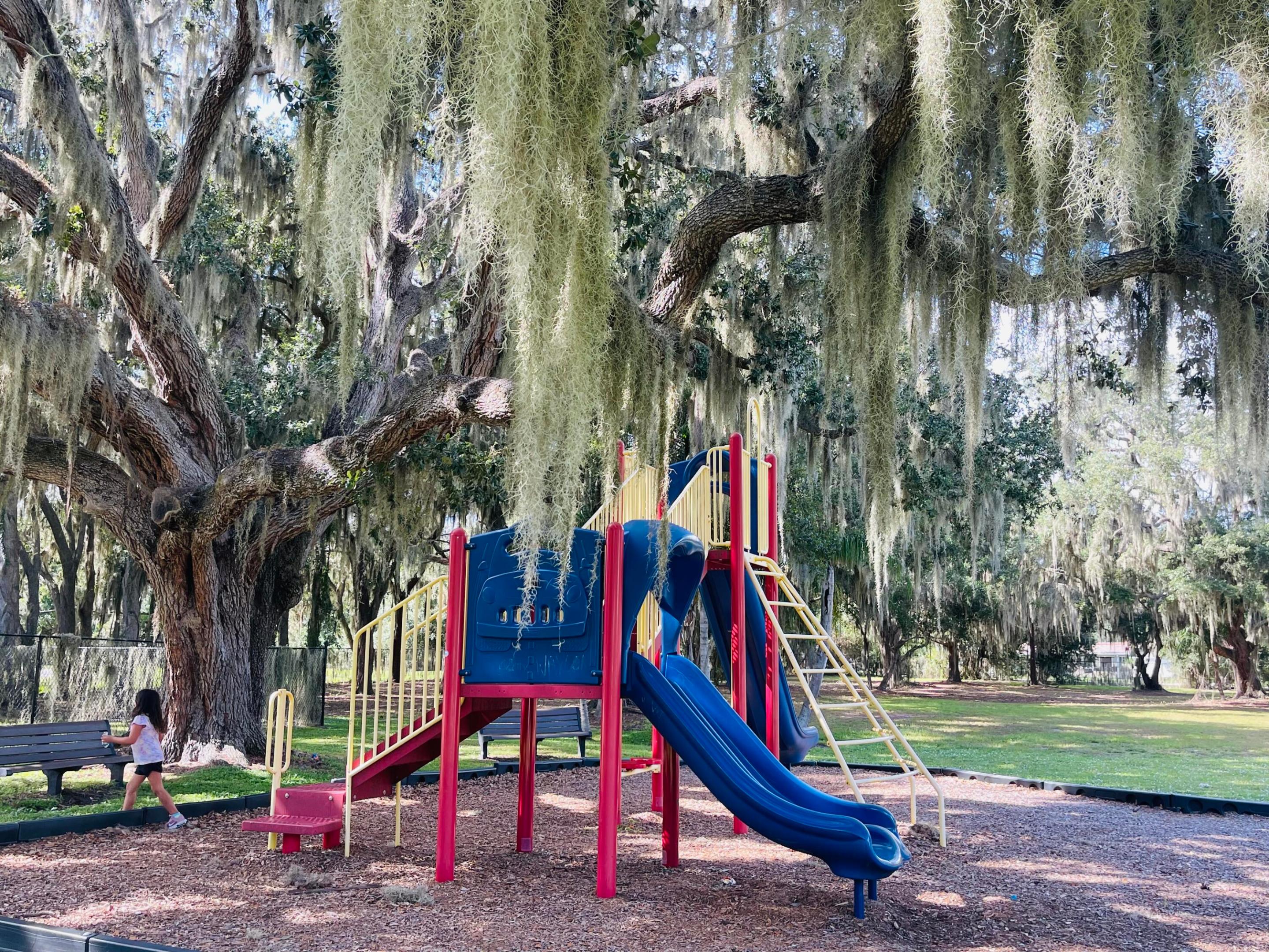 HIGHLANDS PARK EST SEC F - Residential