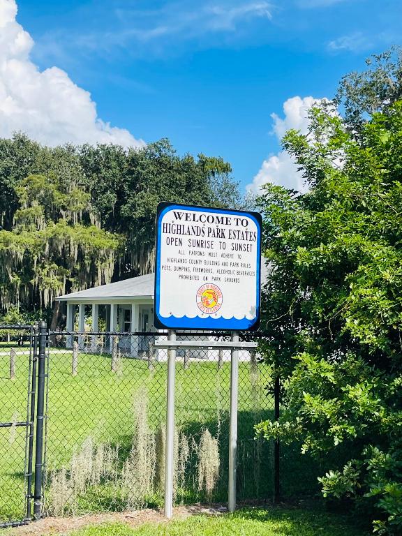 HIGHLANDS PARK EST SEC F - Residential