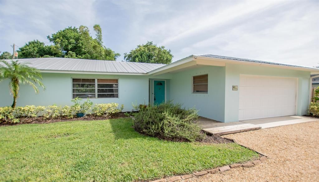 Photo of 8 Palmetto Way, Tequesta, FL 33469 (MLS # R10739417)