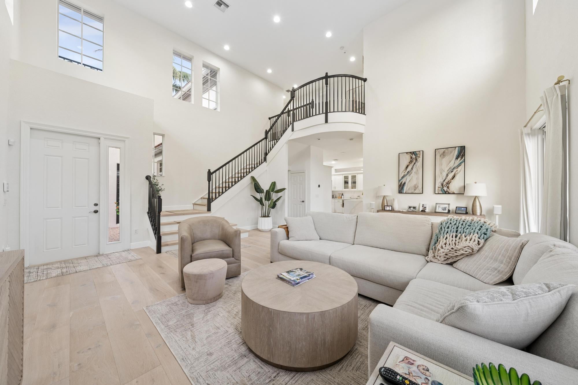 844 MADISON Court