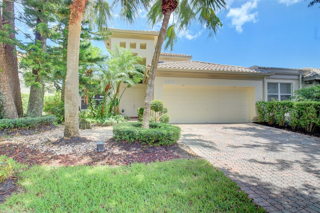 Lake Front property with private pool, 4 BR, 4.5 baths, 2 cg, first floor master, beautiful rental
