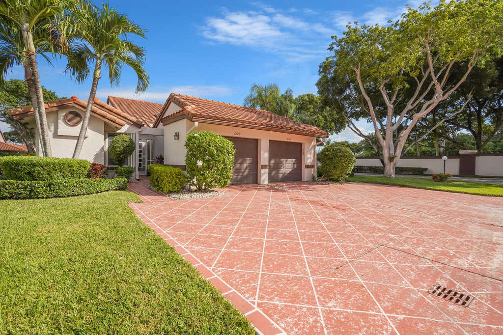 Photo of 6099 Waldwick Circle, Delray Beach, FL 33484 (MLS # R11134928)