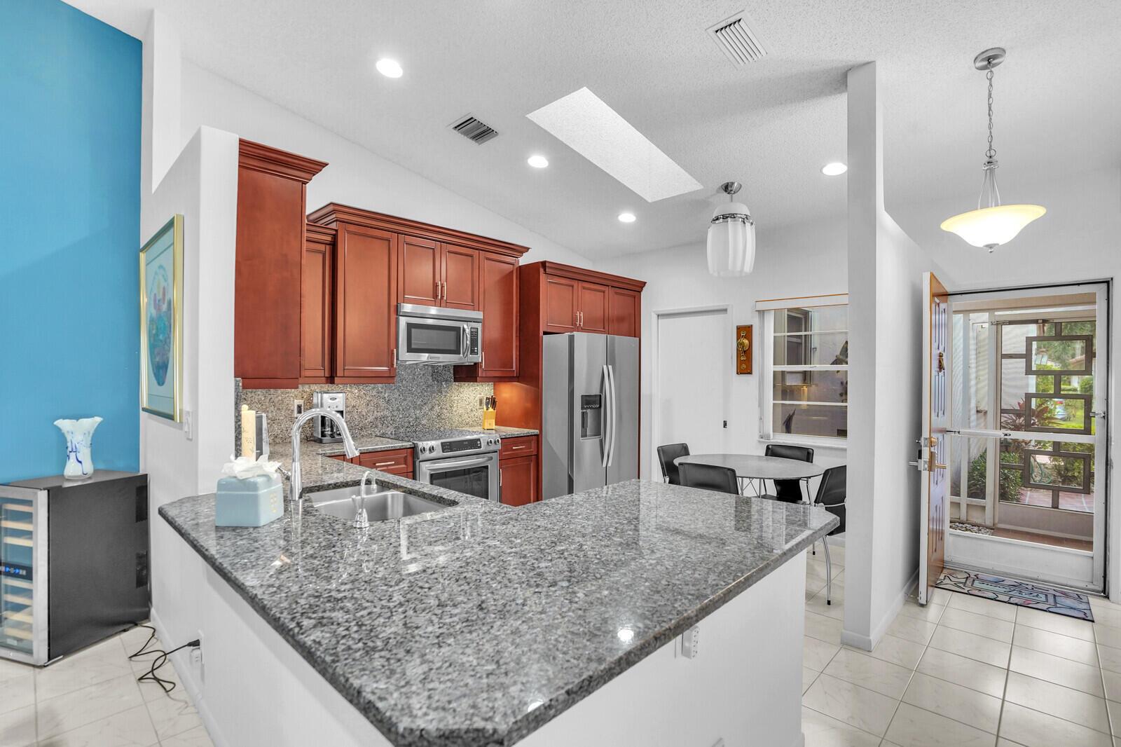 HUNTINGTON POINTE - Residential Lease
