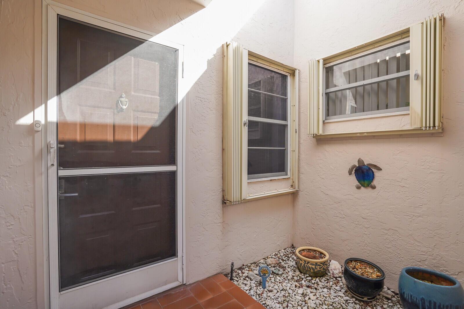 HUNTINGTON POINTE - Residential Lease