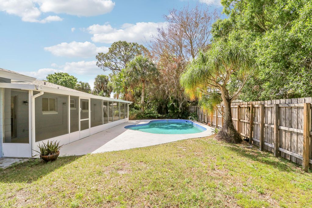 Photo of 2145 5th Street, Vero Beach, FL 32962 (MLS # B26001756)