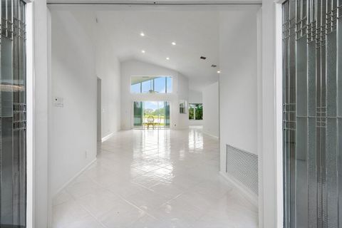 Featured picture for the property R10938013