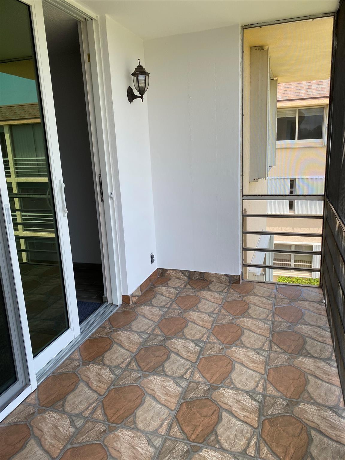 Lighthouse Point Plaza Co - Residential Lease