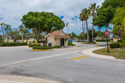 A home in Lake Clarke Shores