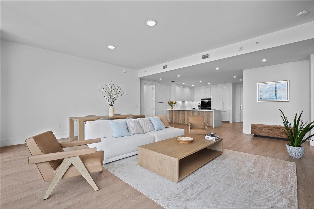 NAUTILUS 220 CONDOMINIUM - Residential