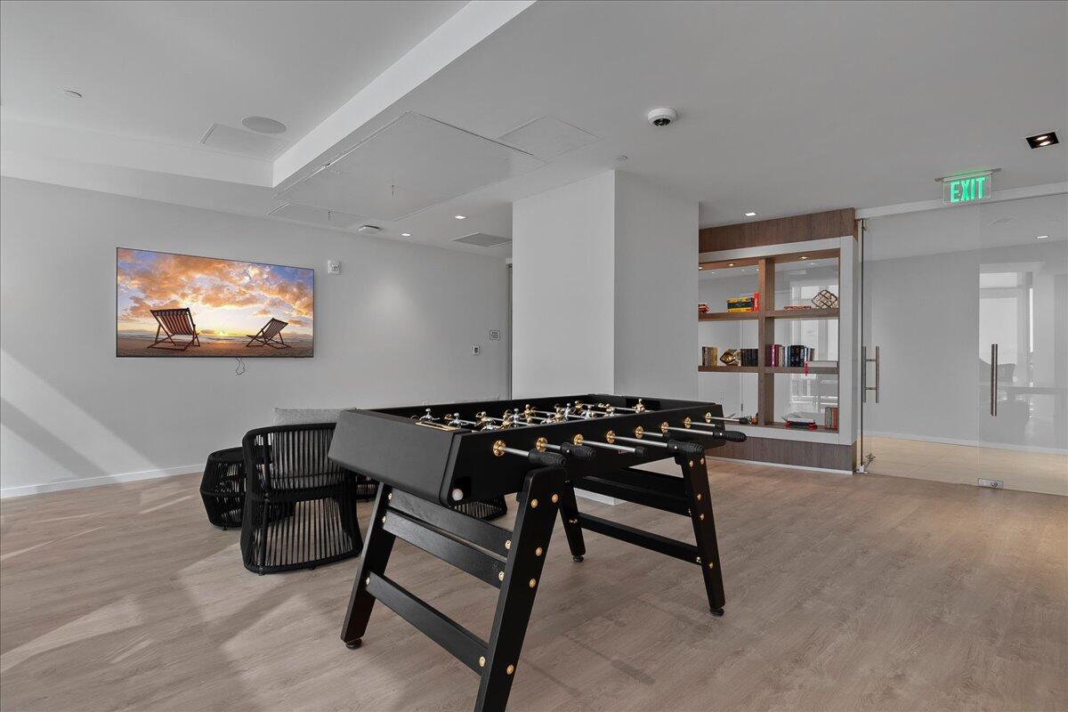 NAUTILUS 220 CONDOMINIUM - Residential