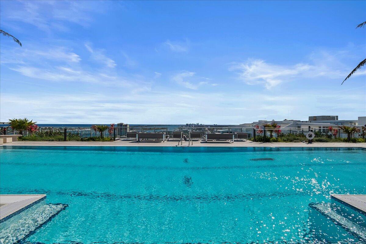 NAUTILUS 220 CONDOMINIUM - Residential
