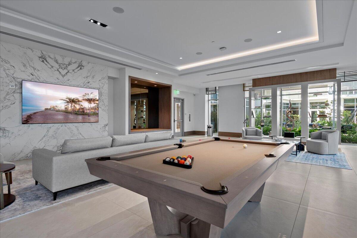 NAUTILUS 220 CONDOMINIUM - Residential