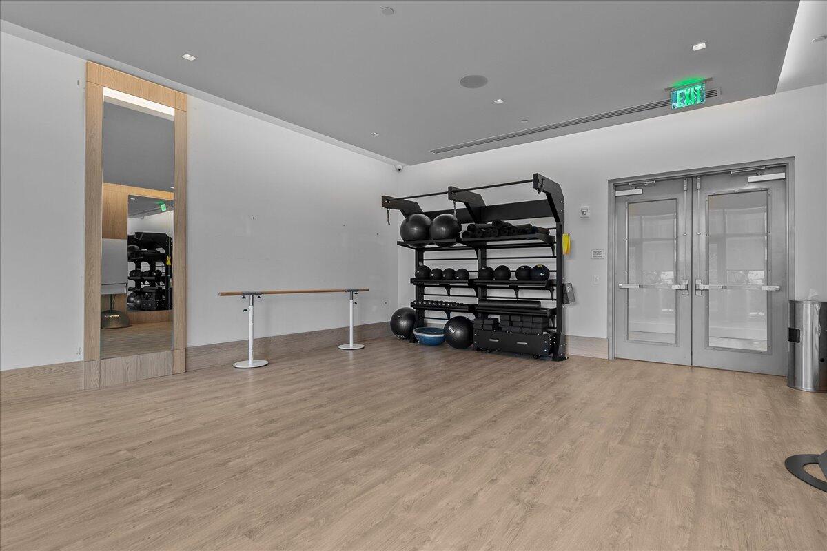 NAUTILUS 220 CONDOMINIUM - Residential